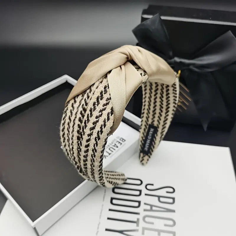 Haarreifen schwarz-weiß gestrickt mit Knoten