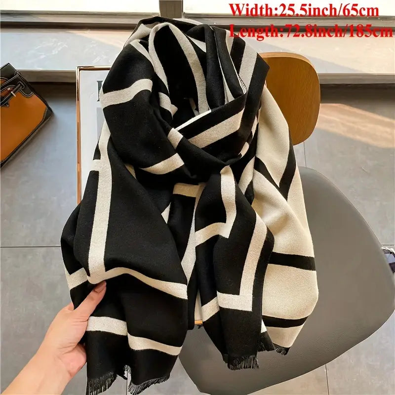 Schal mit geometrischem Muster